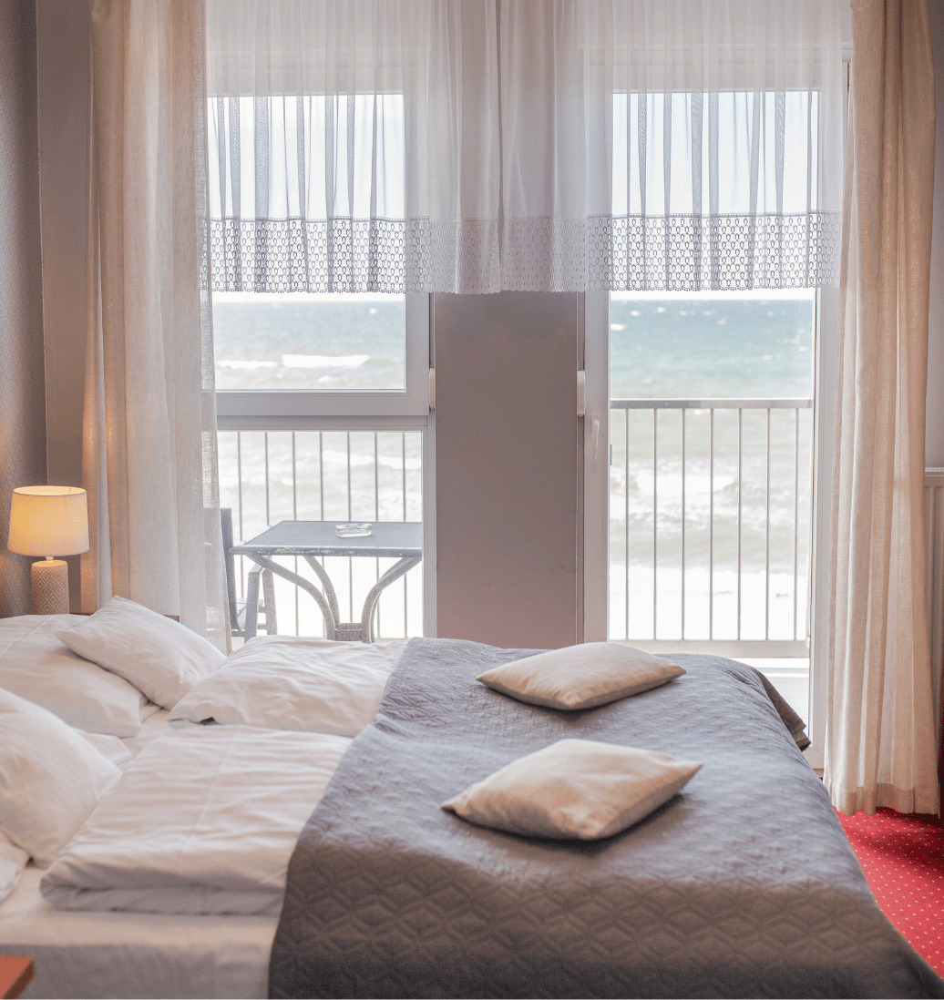 Pokój z widokiem na morze w Sarbinowie – przytulne wnętrze